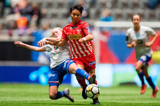 Tina Dalgård of Vålerenga and Meryll Krysteen Rosales