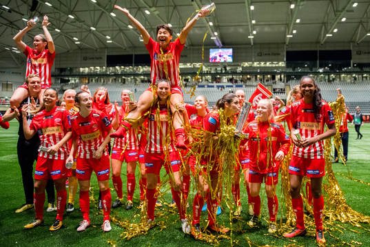 Bläddra bland fler bilder av Football, NM, Avaldsnes - Vålerenga