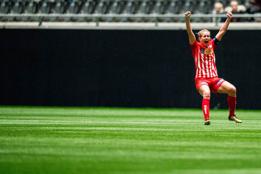 Elise Hove Thorsnes of Avaldsnes celebrates