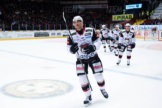 Malmö Redhawks Max Görtz jublar
