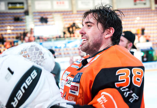 Karlskronas målvakt Johannes Jönsson  jublar