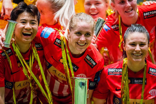 Meryll Krysteen Rosales Serano Abrahamsen, Elise Hove