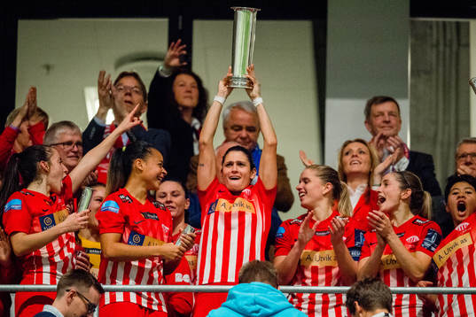 Andreia Rosa de Andrade of Avaldsnes lifts the trophy