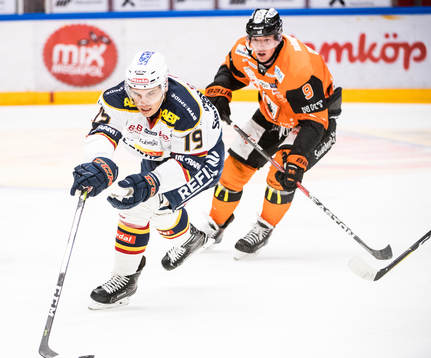 Djurgårdens Rene Bourque och Karlskronas Morten Madsen