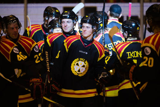 Brynäs Linus Ölund  jublar