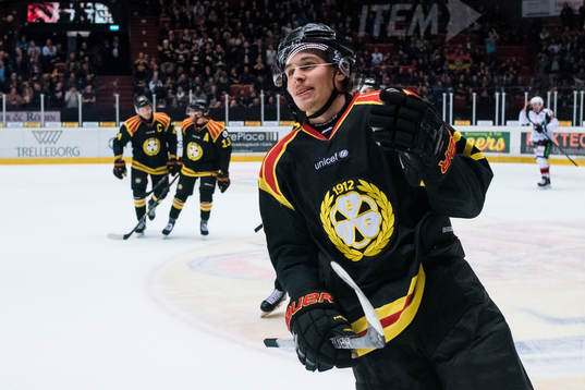 Brynäs Lucas Carlsson jublar