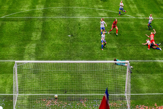 Elise Hove Thorsnes of Avaldsnes scores 1-0