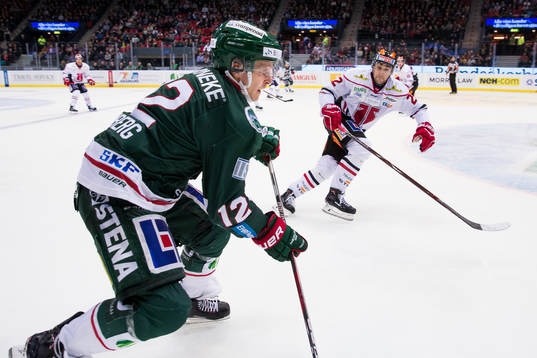 Frölundas Max Friberg mot Örebros Jonathan Andersson