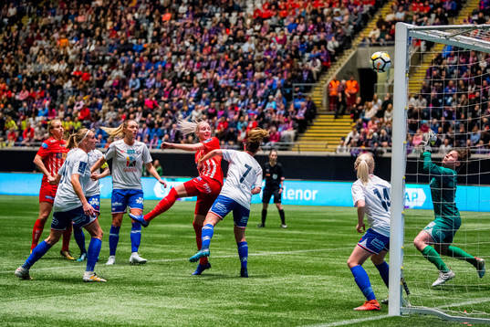 Cecilie Pedersen of Avaldsnes hits the crossbar