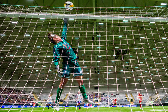 Goalkeeper Michelle Jenny Betos of Vålerenga makes a save
