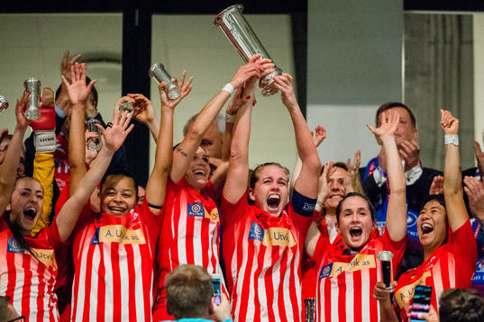 Elise Hove Thorsnes of Avaldsnes lifts the trophy