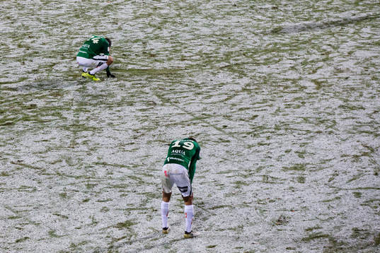 Jönköpings Robert Gojani och Alexander Jallow deppar
