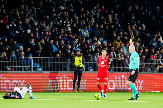 Deyver Vega of Brann is shown the yellow card by Dag Vidar