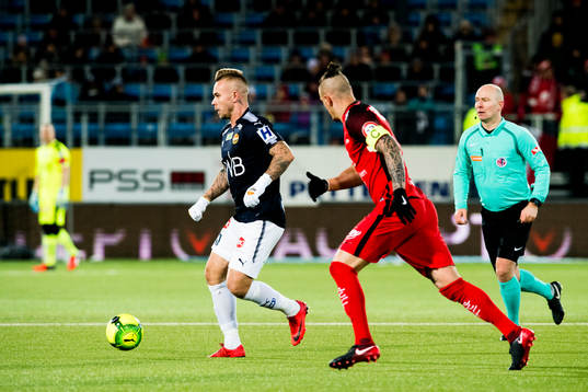 Marcus Pedersen of Strømsgodset and Vito Wormgoor of Brann