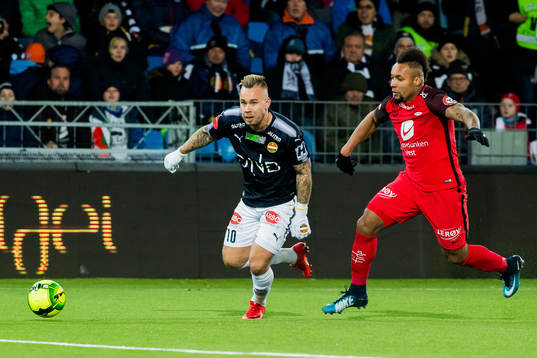 Marcus Pedersen of Strømsgodset and Bismar Acosta of Brann