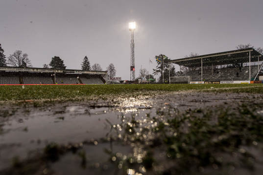 Blött på Stadsparksvallen