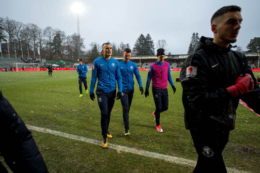 Trelleborgs spelare lämnar plan