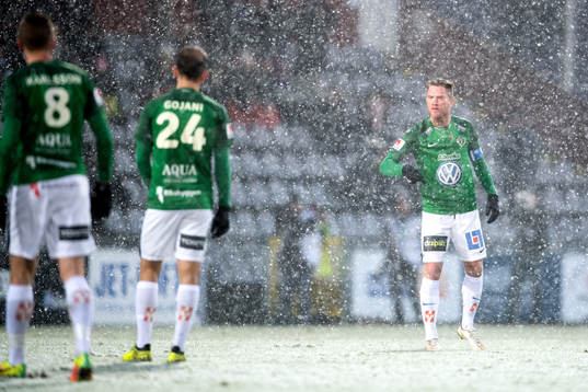 Jönköpings Tommy Thelin eldar på lagkamraterna
