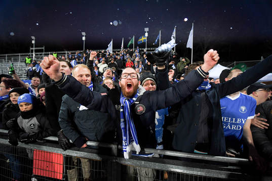 Trelleborgs supportrar jublar