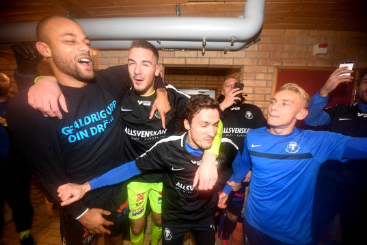 Trelleborgs Salif Camara Jönsson och målvakt Marko