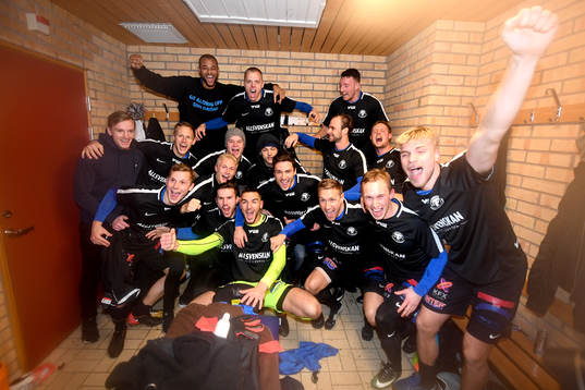 Trelleborgs spelare jublar i omklädningsrummet