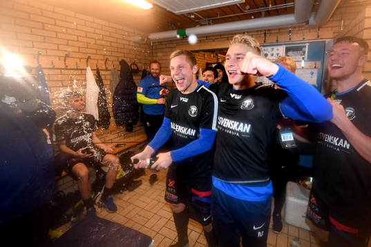 Trelleborgs Erik Andersson och Johan Brannefalk jublar i