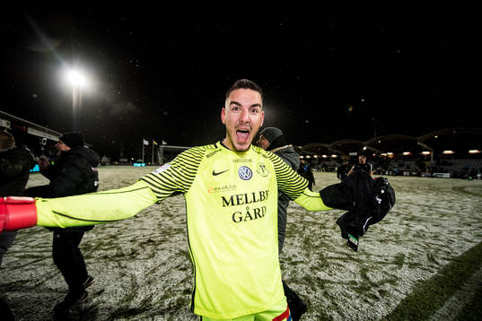Trelleborgs målvakt Marko Johansson jublar