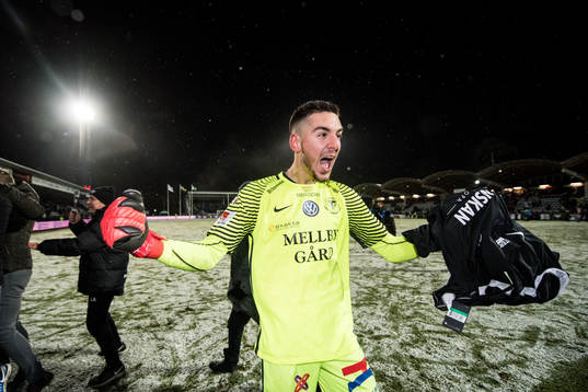 Trelleborgs målvakt Marko Johansson jublar