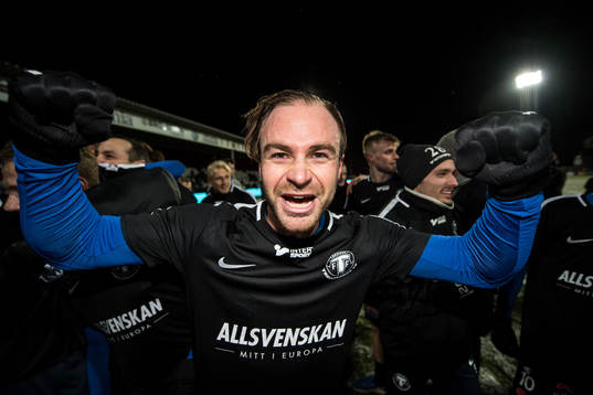 Trelleborgs Robin Jacobsson (m) jublar