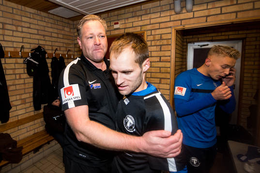 Trelleborgs tränare Patrick Winqvist kramar om Zoran