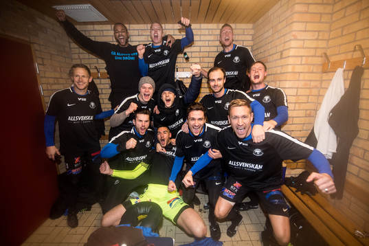 Trelleborgs spelare jublar i omklädningsrummet