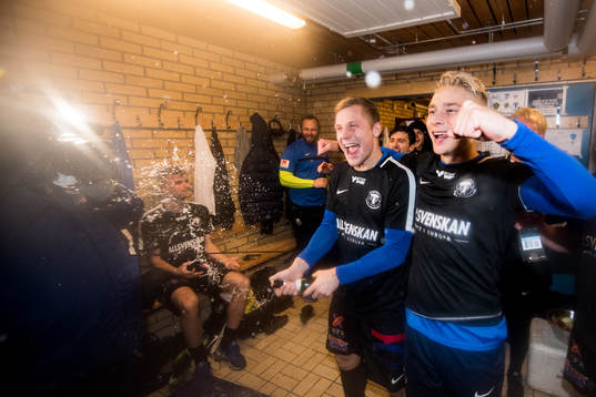 Trelleborgs Erik Andersson och Johan Brannefalk jublar med