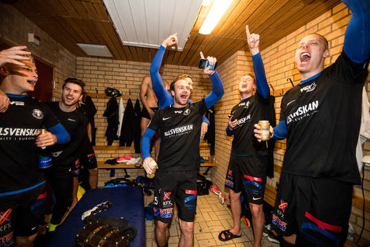 Trelleborgs spelare med Robin Jacobsson (m) jublar i