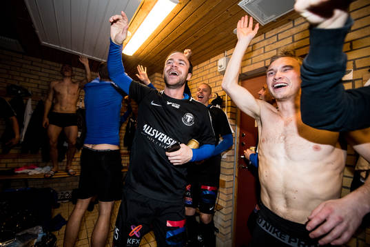 Trelleborgs Robin Jacobsson och Albin Nilsson jublar i