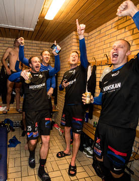 Trelleborgs spelare med Robin Jacobsson (m) jublar i