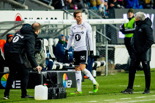 Anders Konradsen talks to Kåre Ingebrigtsen, head coach of