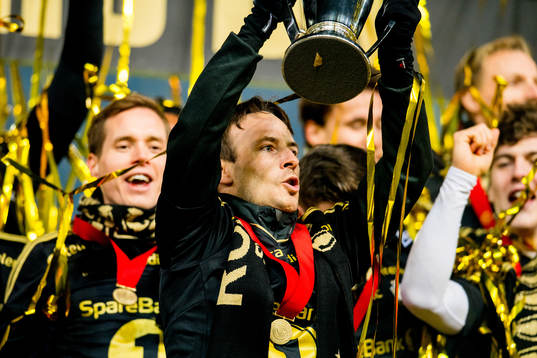 Mike Jensen of Rosenborg with the league trophy
