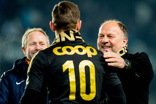 Matthias Vilhjalmsson and Ivar Koteng, chairman of Rosenborg