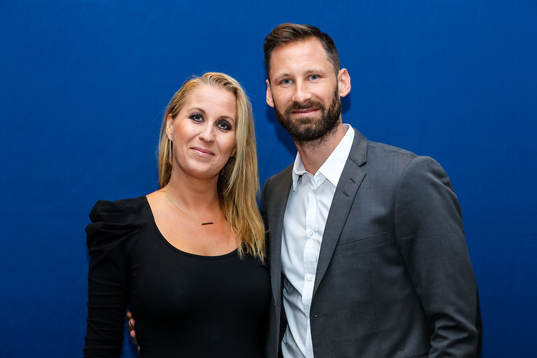 Johan Wiland i sällskap med Christina