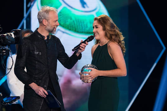 Filippa Angeldal, Hammarby, får pris för årets mest