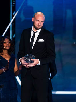 Andreas Granqvist tilldelas priset som Årets Back