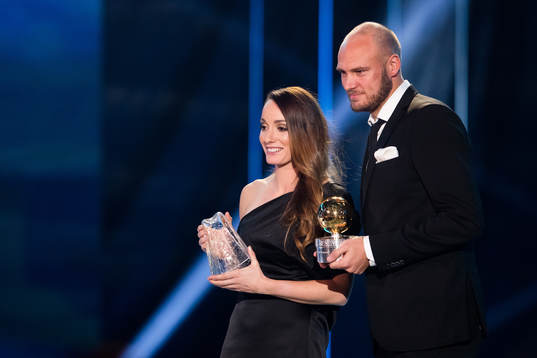 Kosovare Asllani med Diamantbollen och Andreas Granqvist