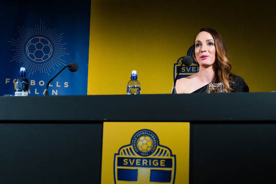 Vinnaren av diamantbollen Kosovare Asllani på en