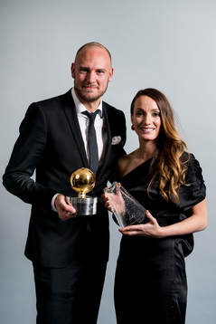 Andreas Granqvist med guldbollen och Kosovare Asllani med