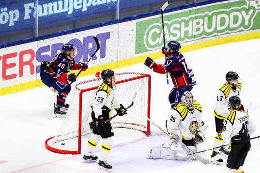 Linköpings Ken André Olimb och Sebastian Karlsson jublar