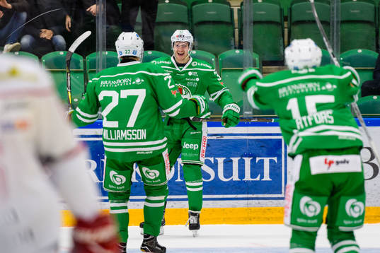 Rögles spelare jublar