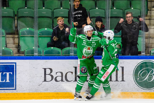 Rögles Samuel Jonsson och Edwin Hedberg jublar