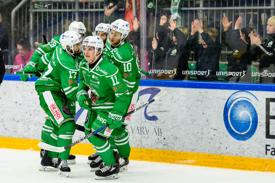 Rögles spelare jublar