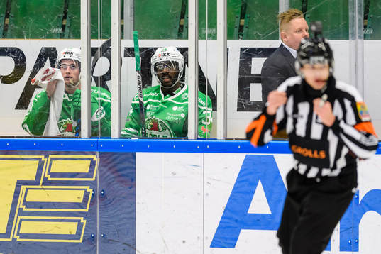 Rögles Cade Fairchild och Edwin Hedberg sitter i