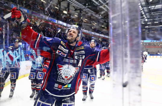 Linköpings Sebastian Karlsson jublar